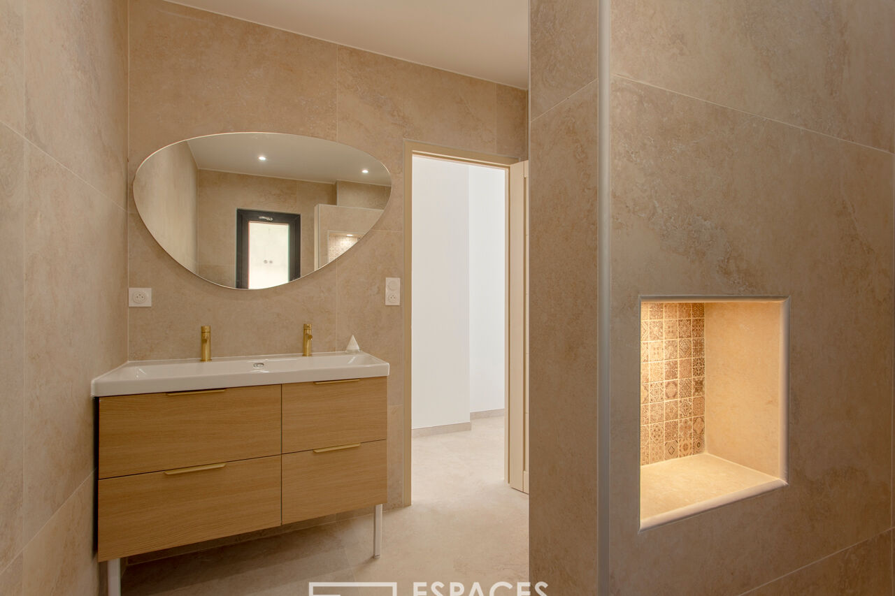Contemporaine avec piscine et vue imprenable