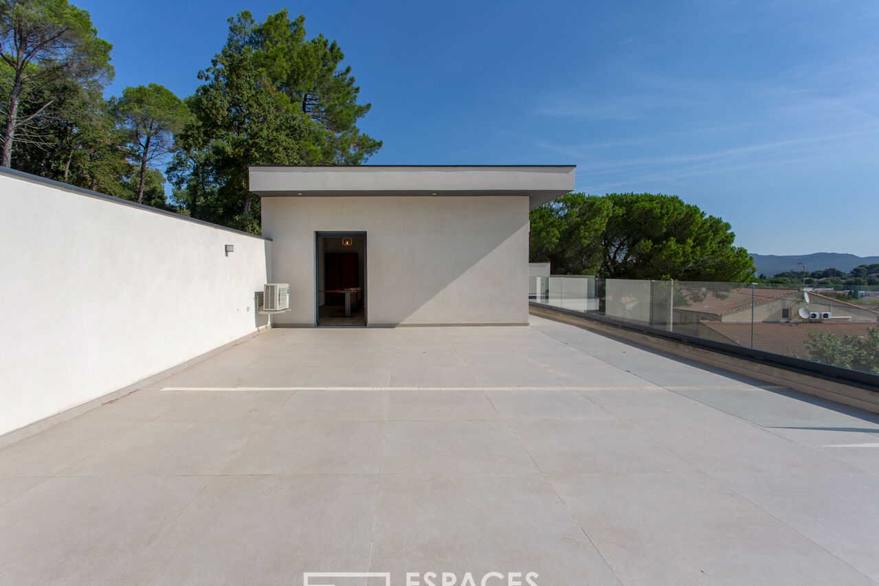 Contemporaine avec piscine et vue imprenable