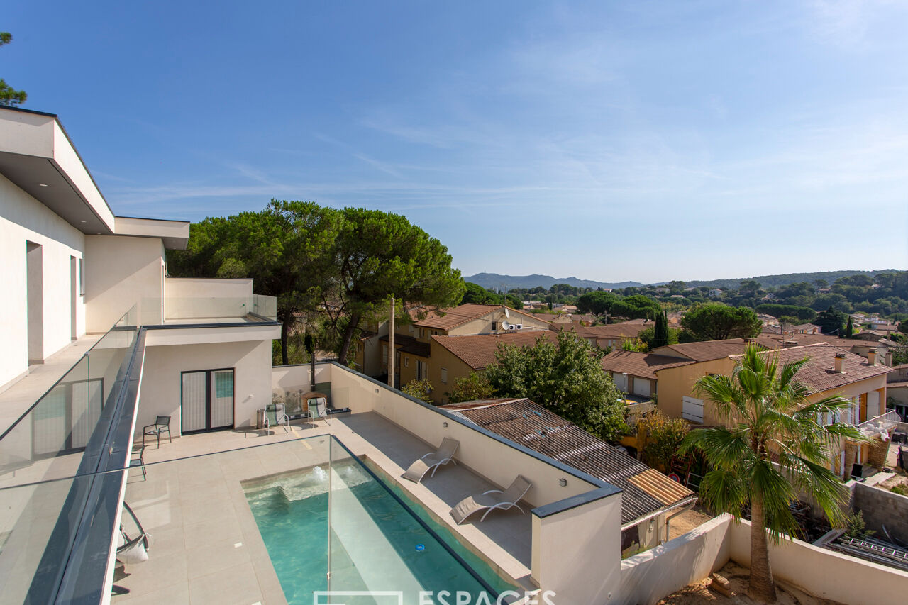 Contemporaine avec piscine et vue imprenable