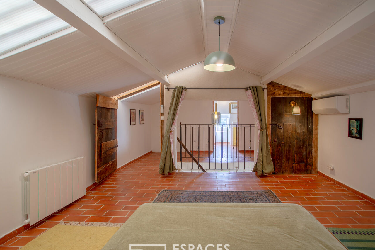 Charming village house with pond near Uzès
