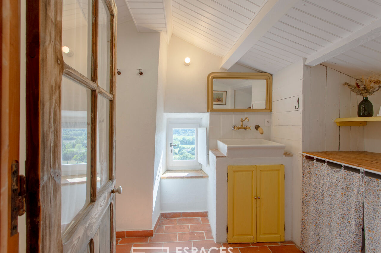 Charming village house with pond near Uzès