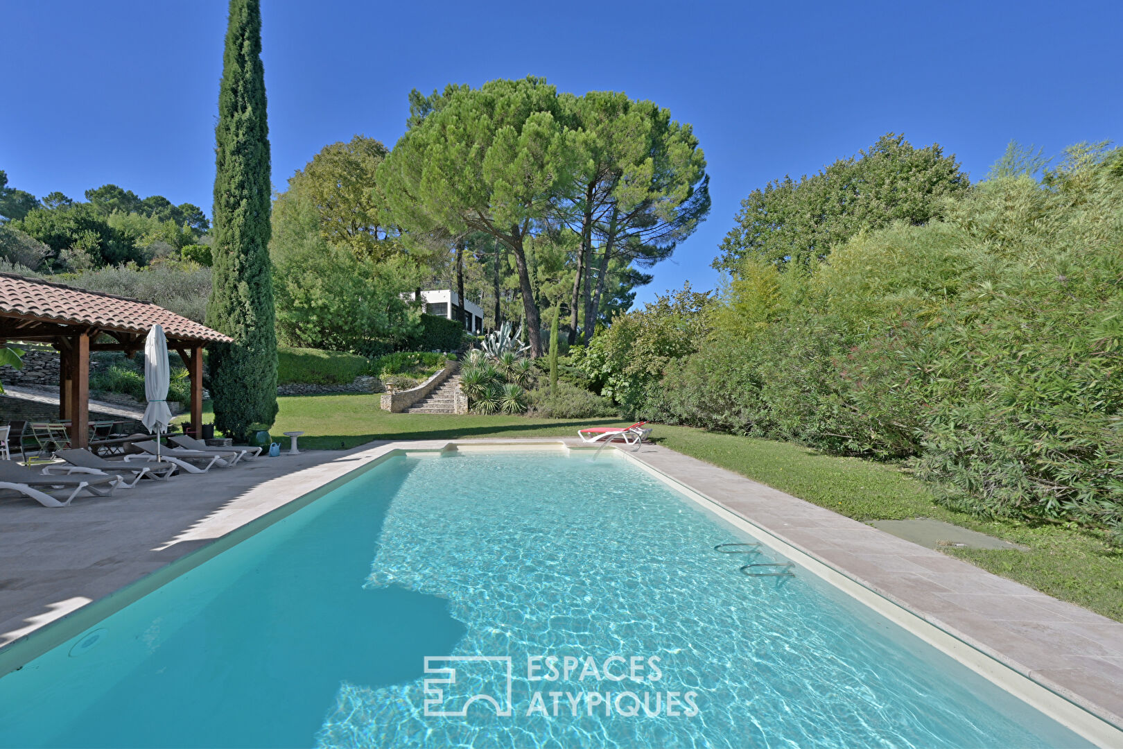 Maison de caractère avec gîte, ateliers et vue dégagée