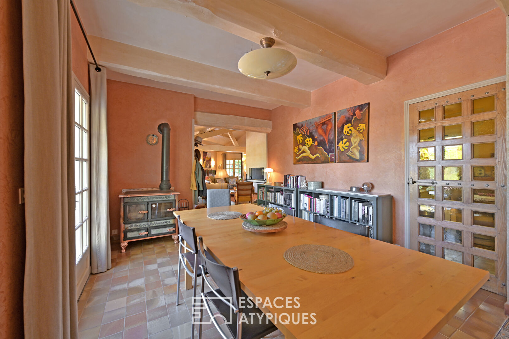 Maison de caractère avec gîte, ateliers et vue dégagée