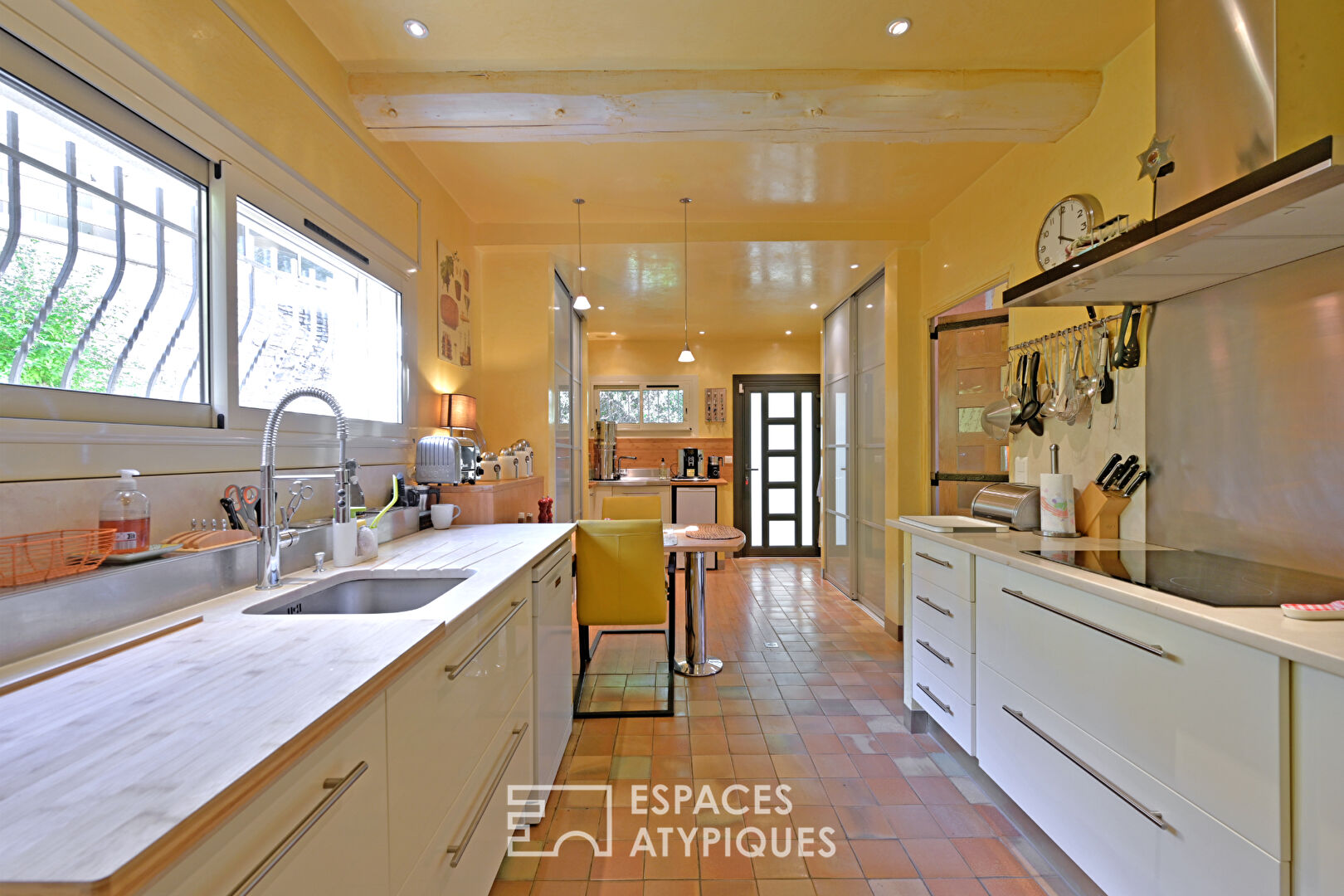 Maison de caractère avec gîte, ateliers et vue dégagée