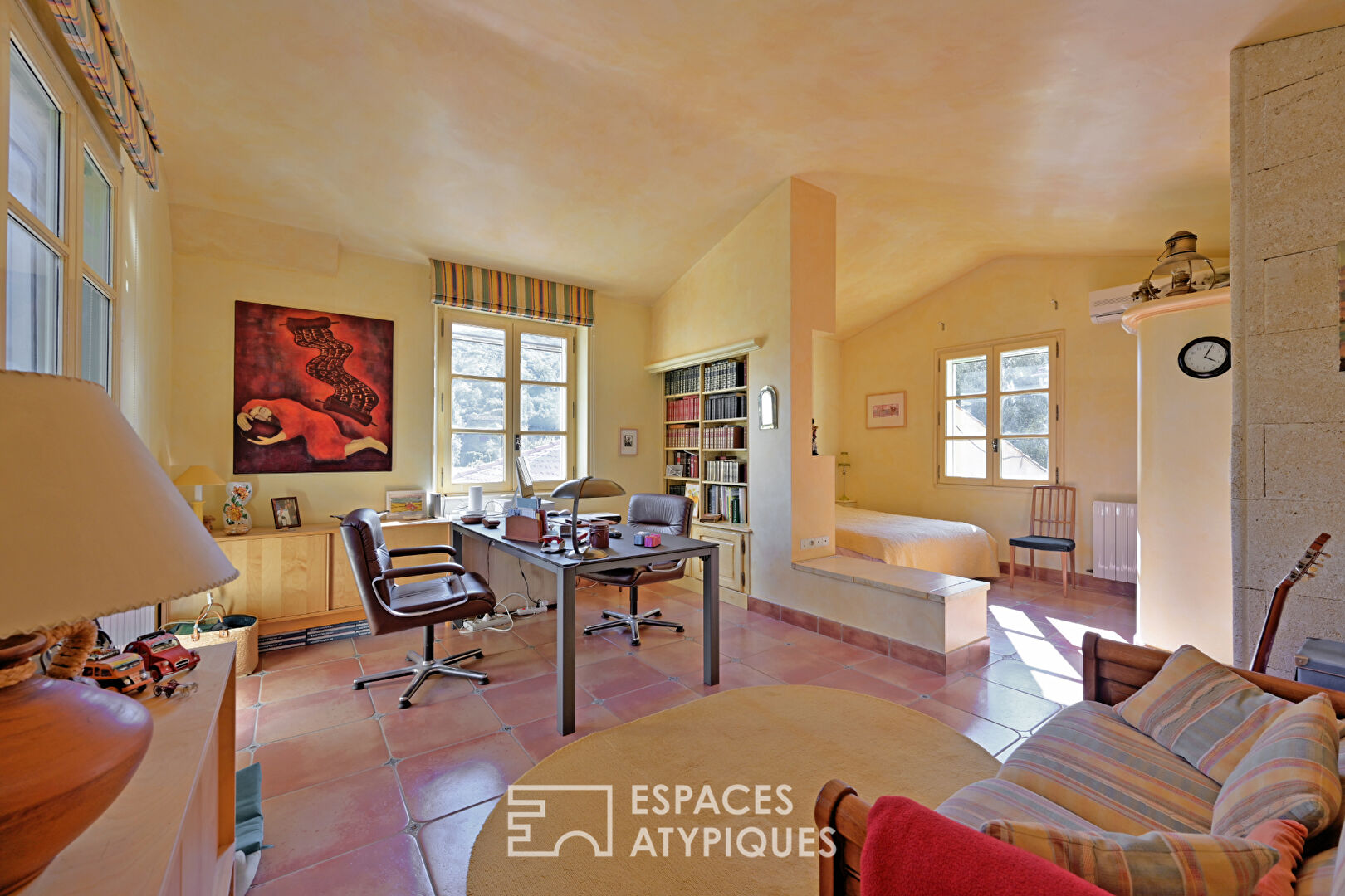 Maison de caractère avec gîte, ateliers et vue dégagée