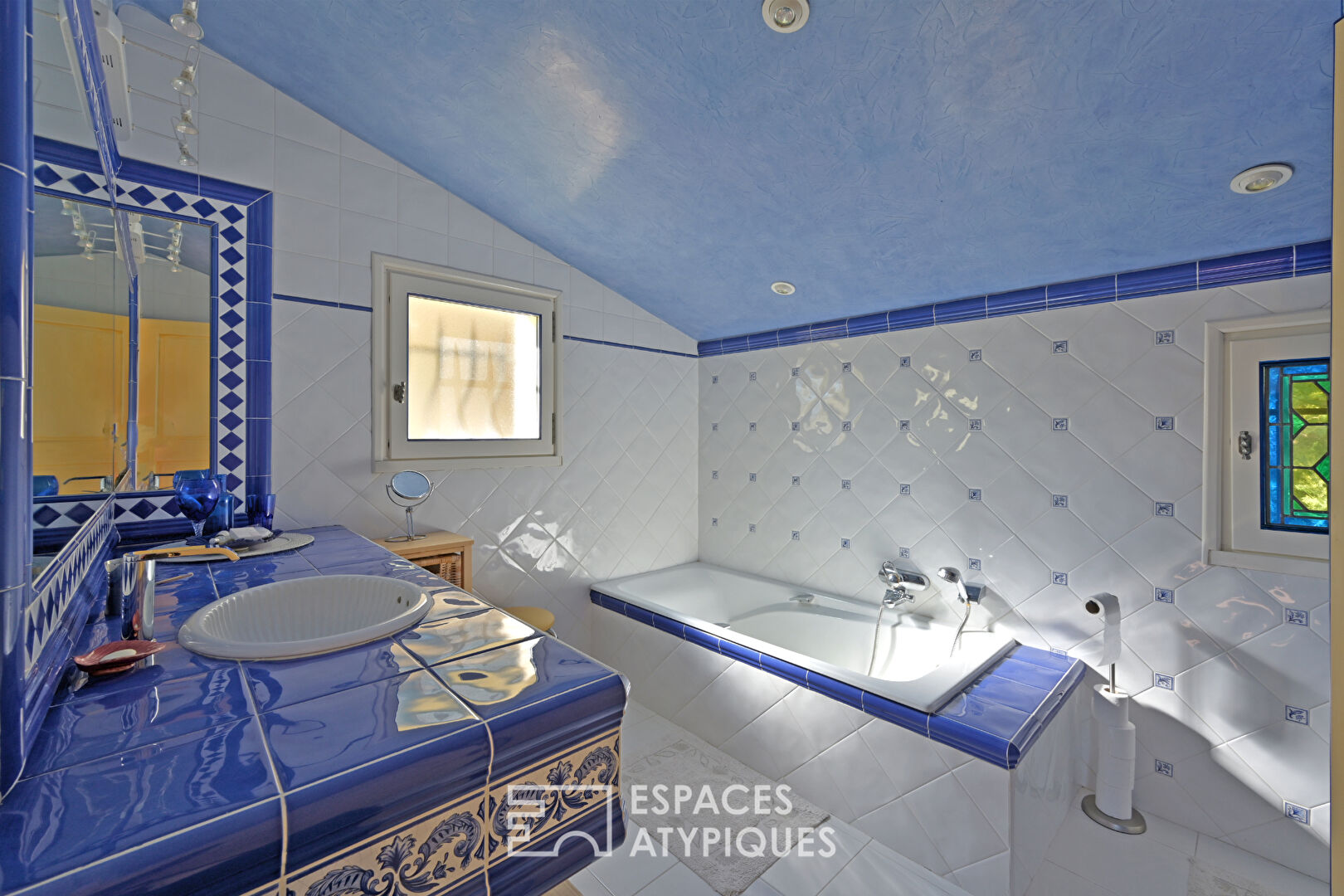 Maison de caractère avec gîte, ateliers et vue dégagée