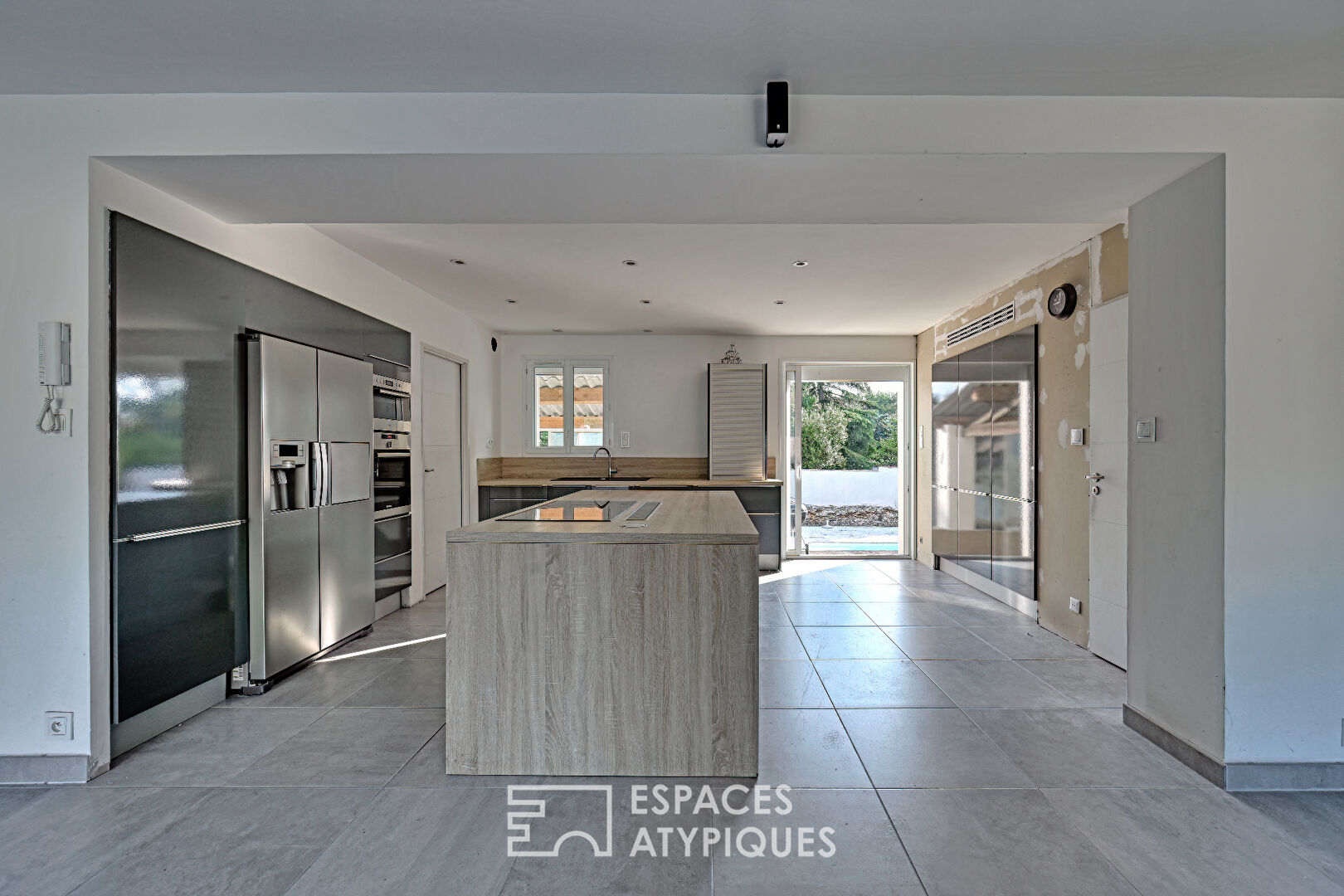 Cigale District: Family home with swimming pool and spacious rooms