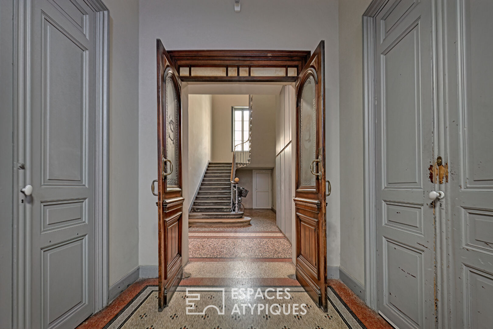 Appartement singulier rénovée avec terrasse