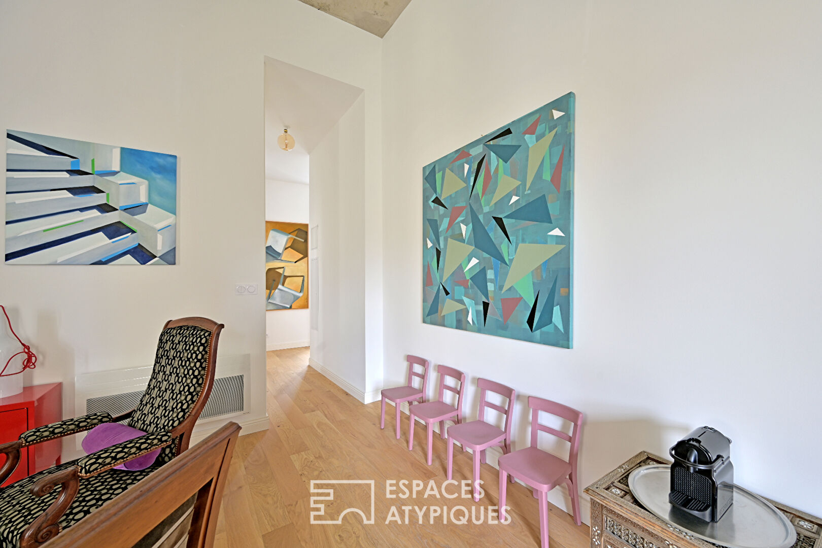 Character apartment in an exceptional building – Carnot district