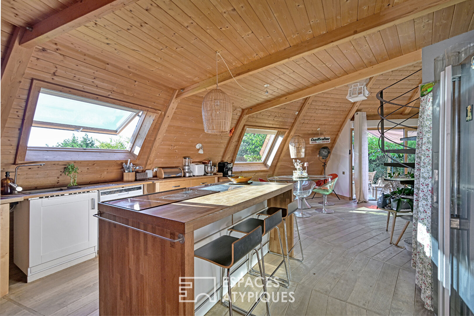Dôme en bois avec piscine aux portes d’Uzès