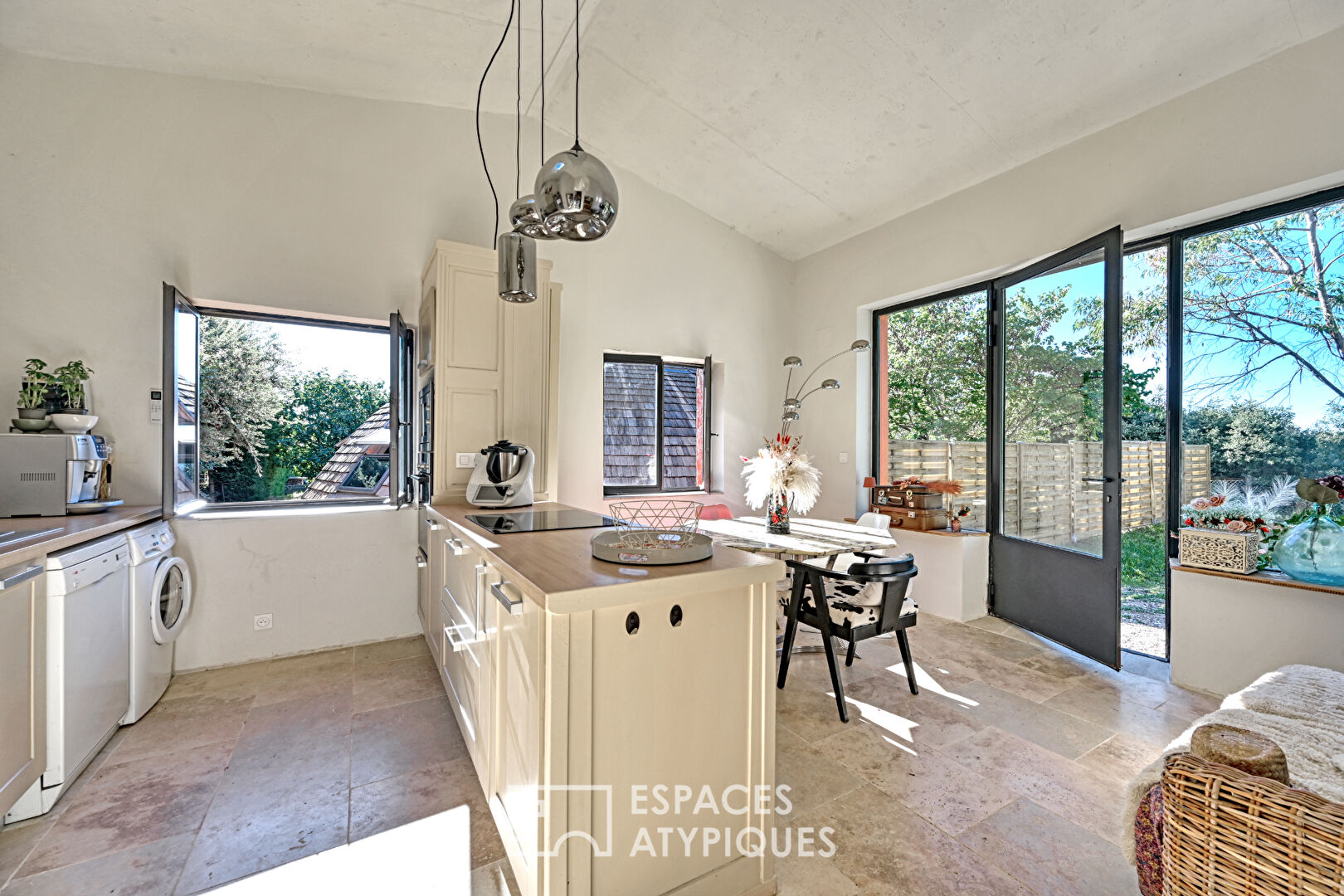 Dôme en bois avec piscine aux portes d’Uzès