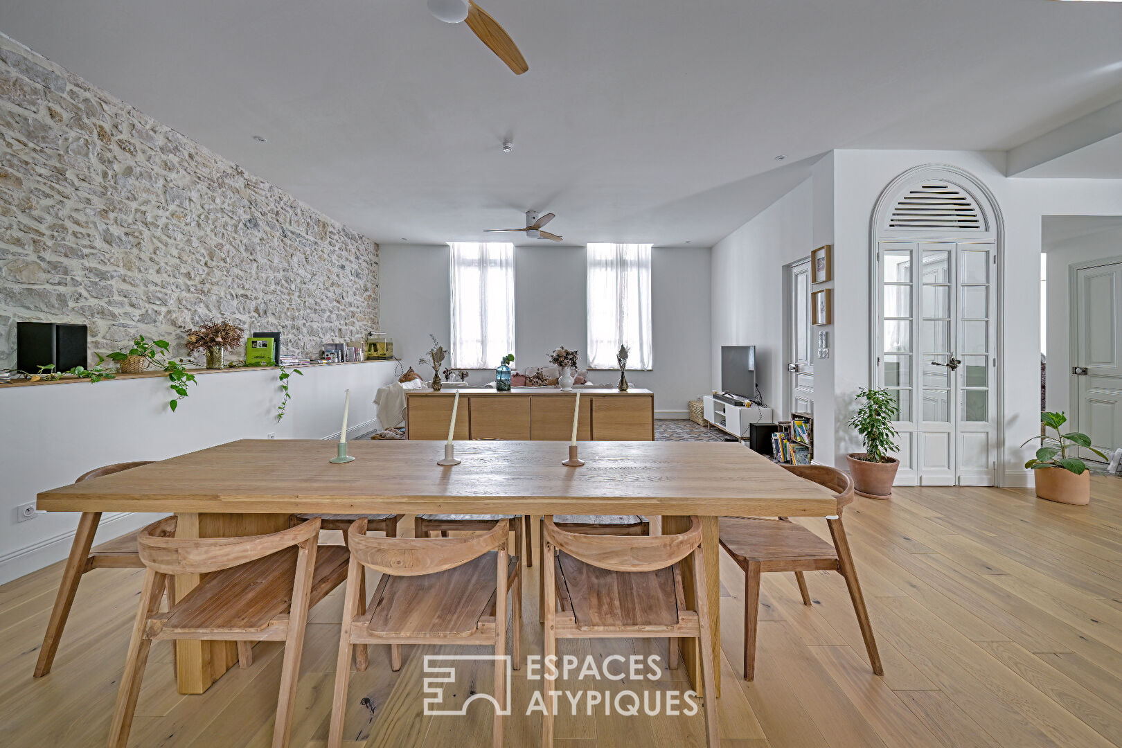 Maison rénovée de caractère aux volumes généreux
