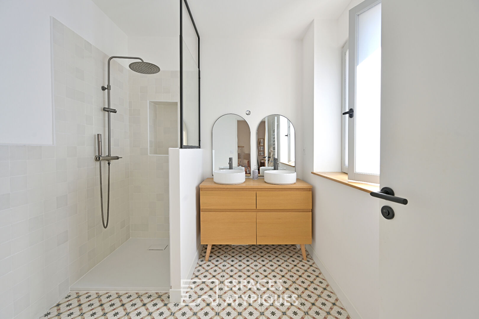 Maison rénovée de caractère aux volumes généreux