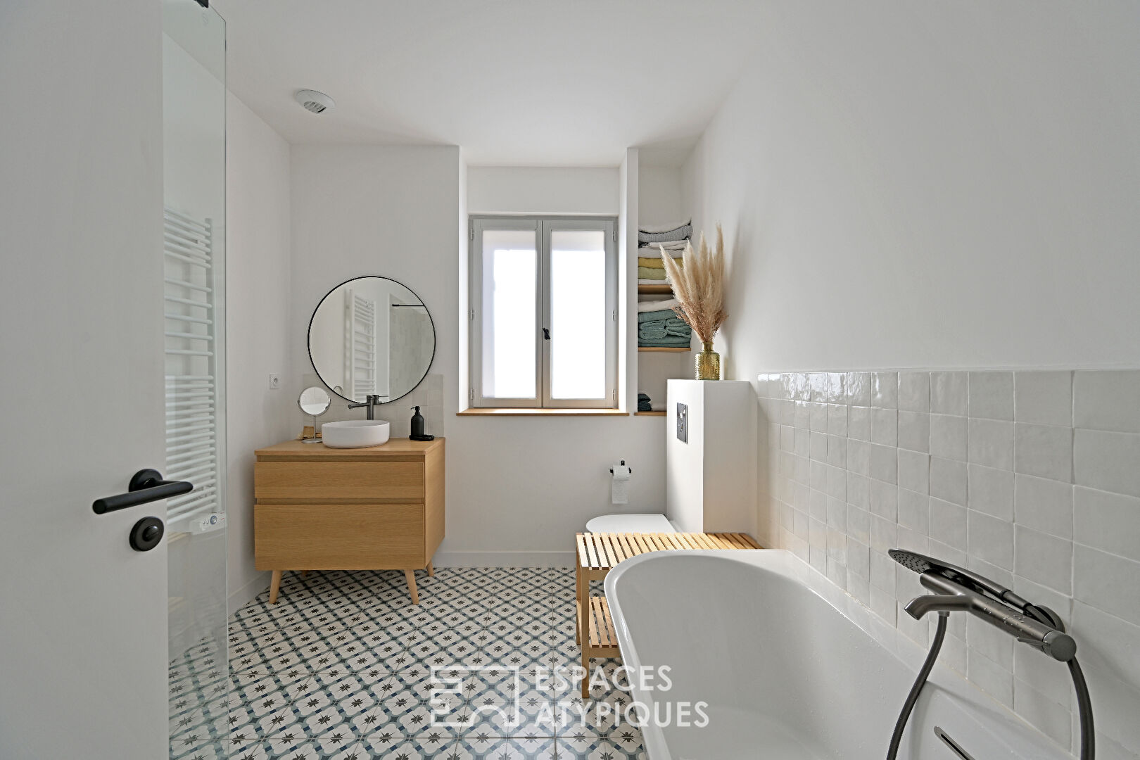 Maison rénovée de caractère aux volumes généreux