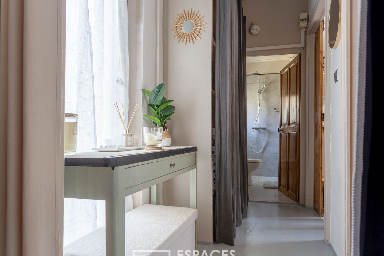 Chaleureuse maison meublée en coeur de village avec jardin