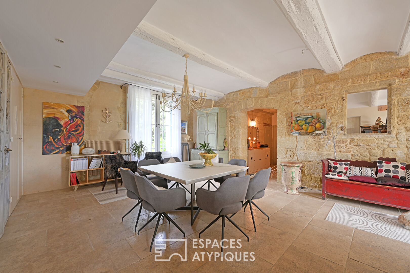 Between heritage and refinement, an exceptional residence