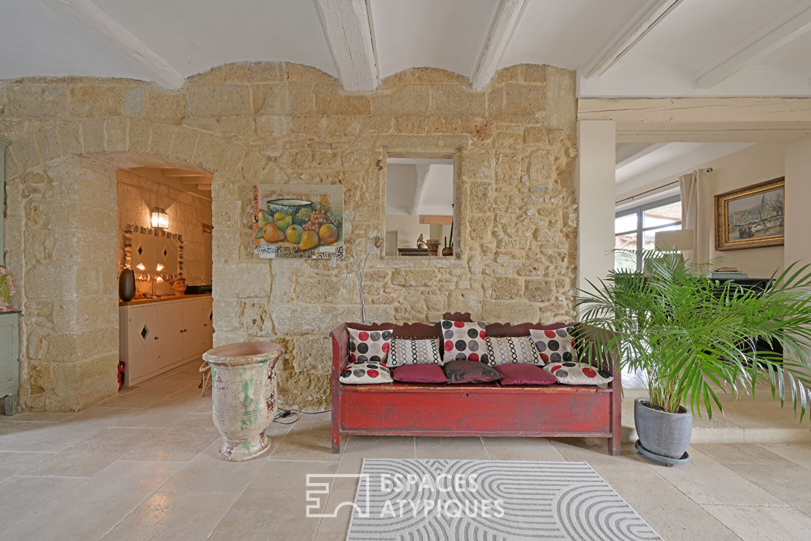 Between heritage and refinement, an exceptional residence