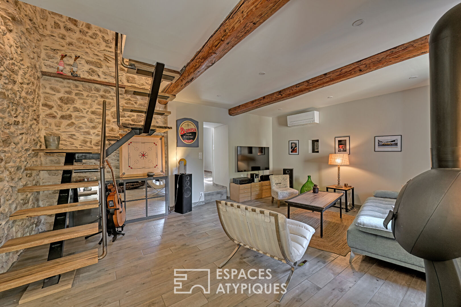 Maison en pierre du XIXe siècle entièrement rénovée avec extérieur