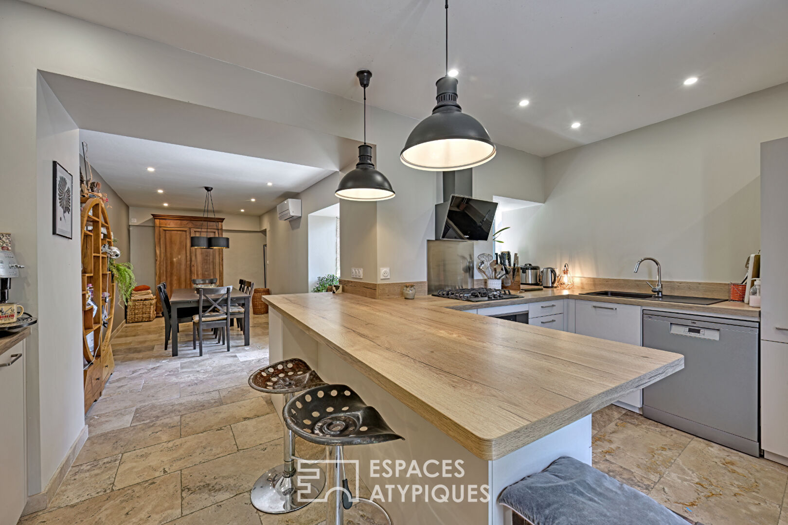 Maison en pierre du XIXe siècle entièrement rénovée avec extérieur
