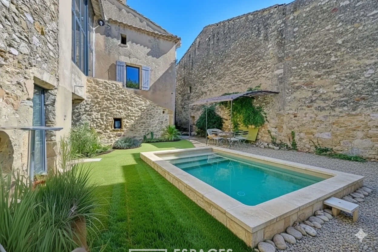 Maison en pierre du XIXe siècle entièrement rénovée avec extérieur