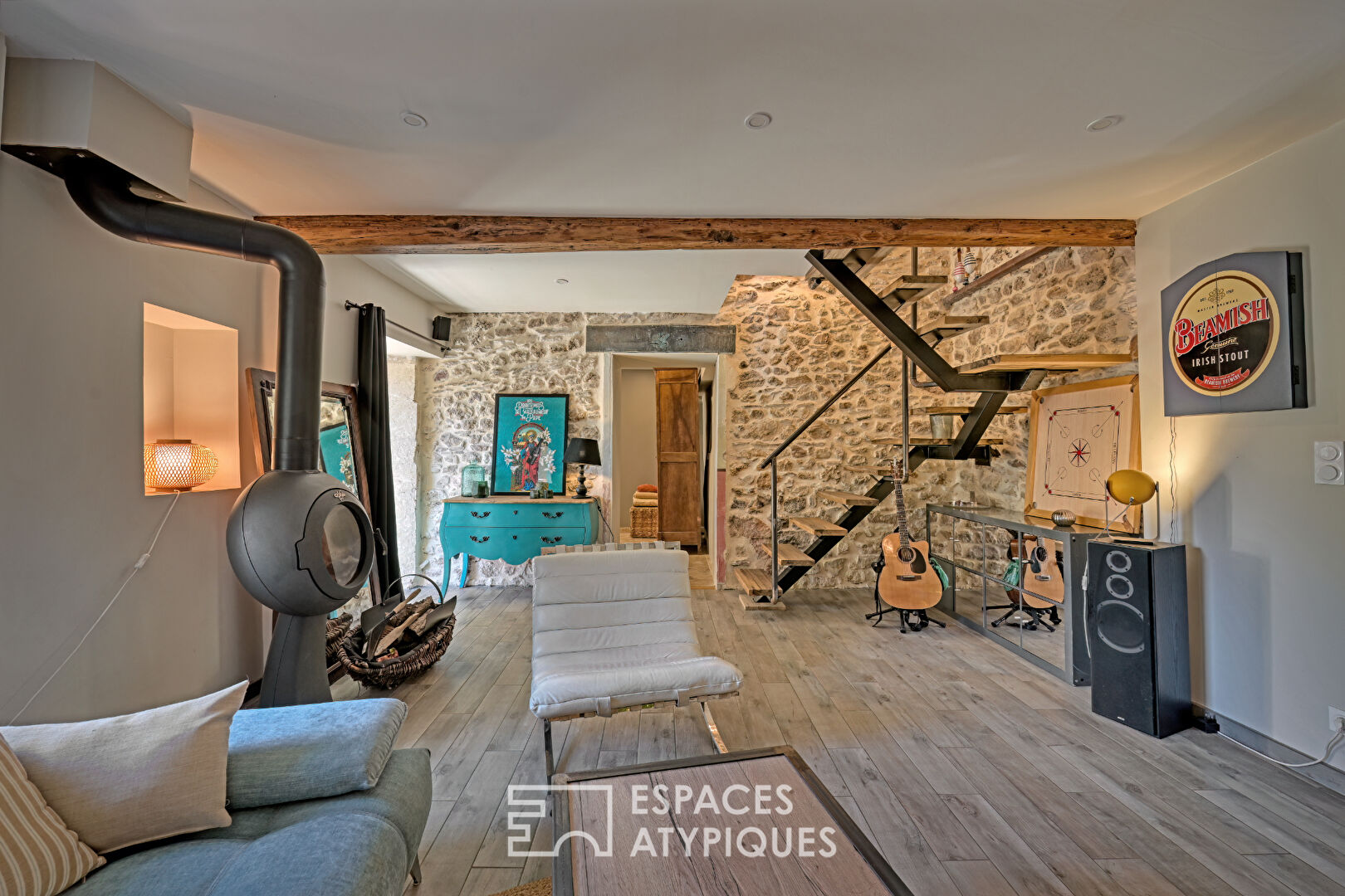 Maison en pierre du XIXe siècle entièrement rénovée avec extérieur