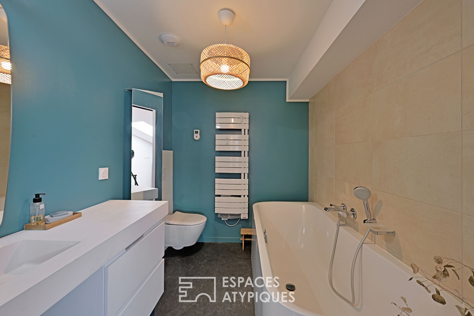 Maison en pierre du XIXe siècle entièrement rénovée avec extérieur