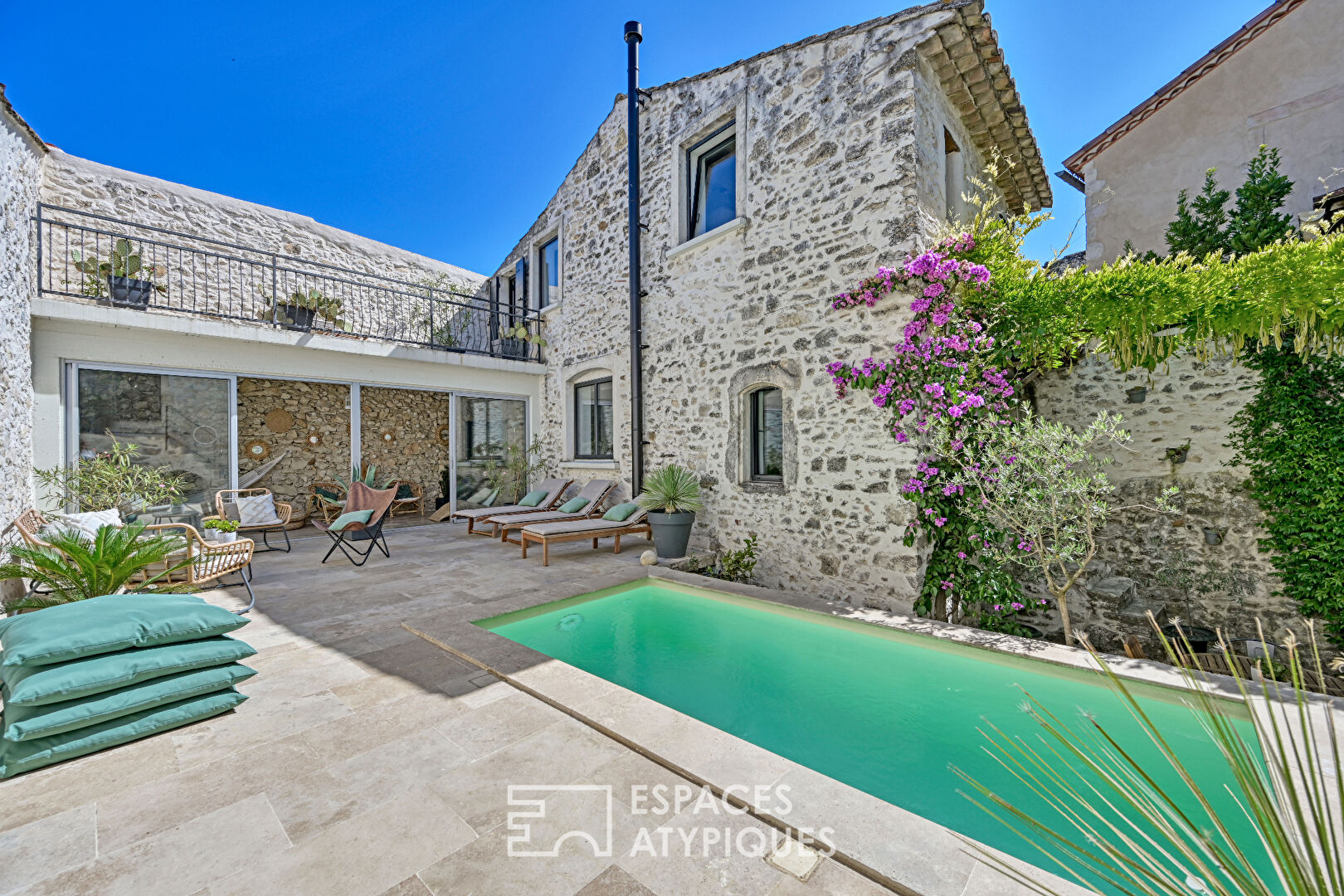 Charming stone house with independent gîte in La Calmette