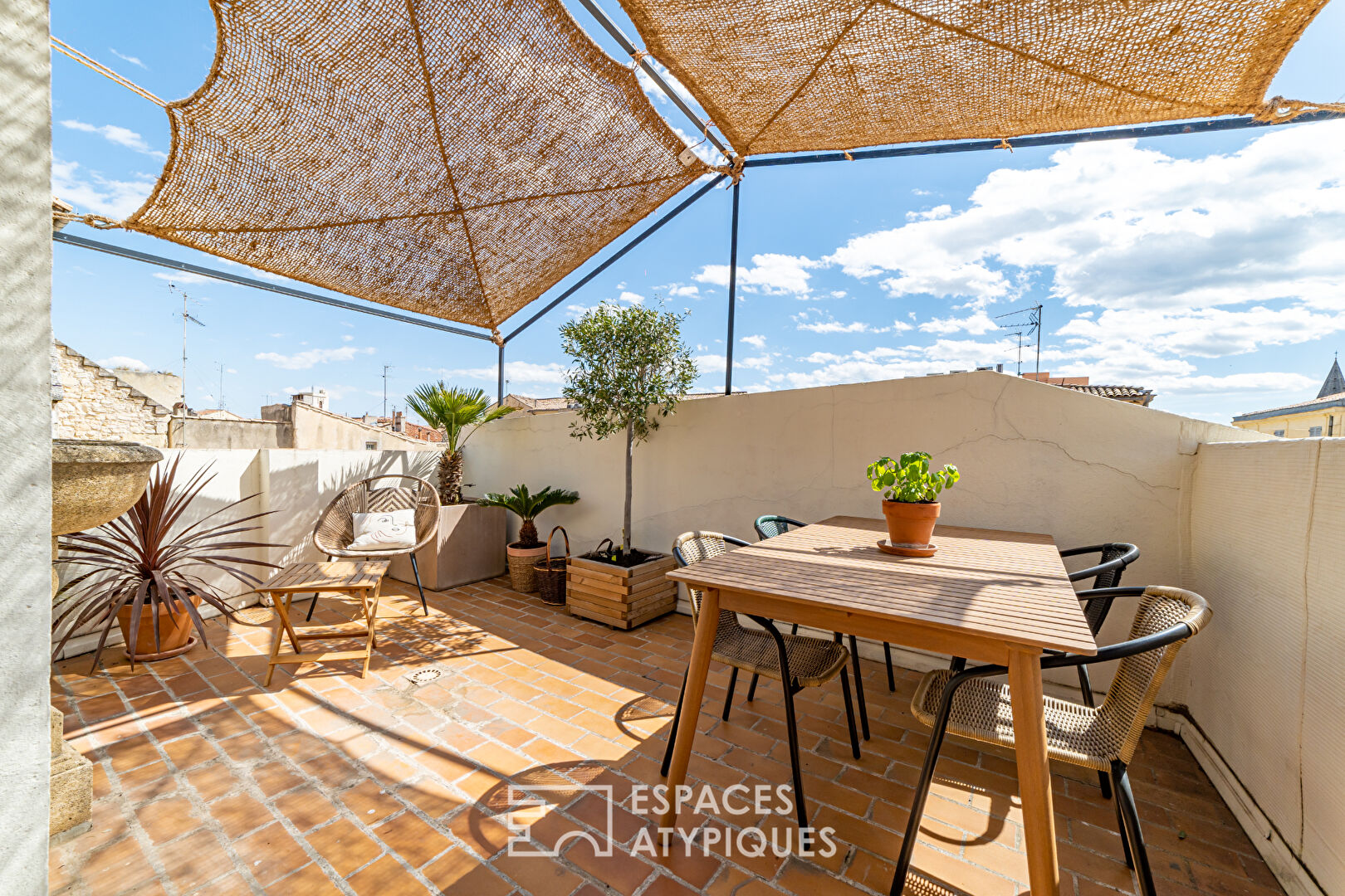 Maison en coeur de ville avec terrasse et garage