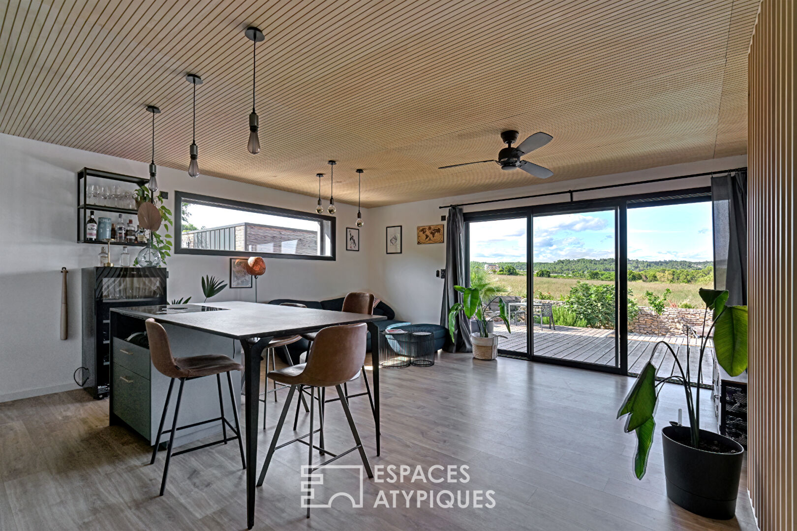 A contemporary setting: villa and annex, with breathtaking views