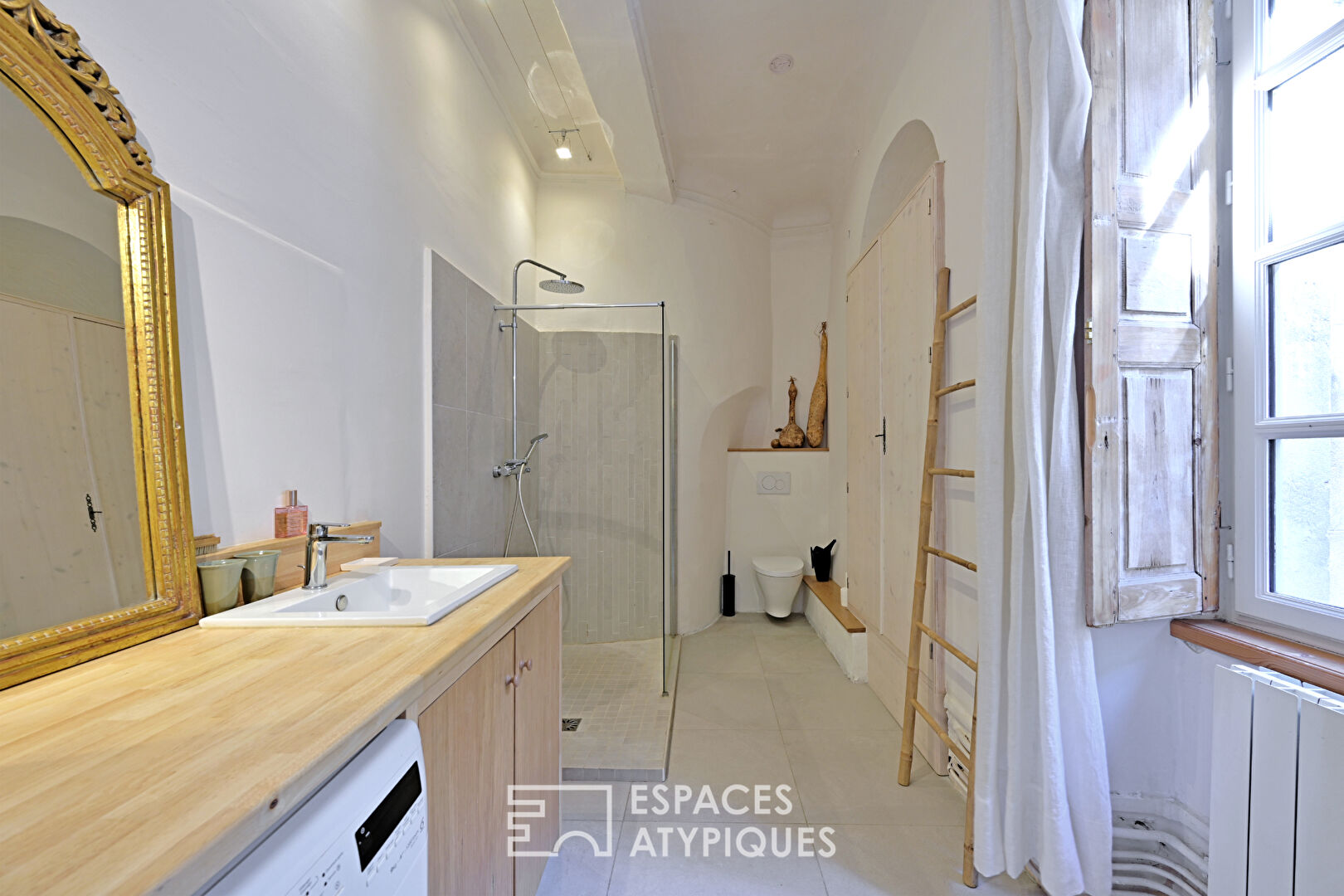 17th-century apartment in the heart of the city