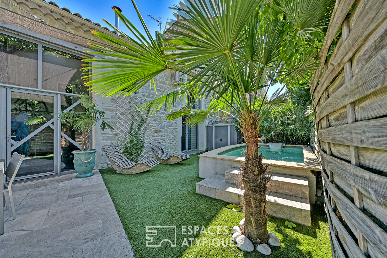 L’esprit Loft d’une ancienne grange réinventée avec piscine