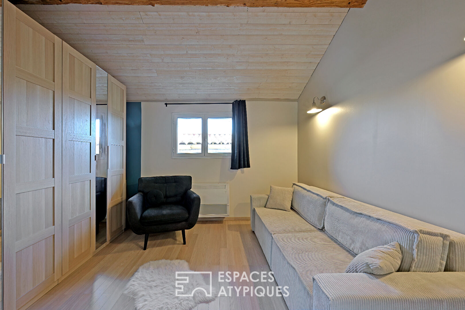 L’esprit Loft d’une ancienne grange réinventée avec piscine