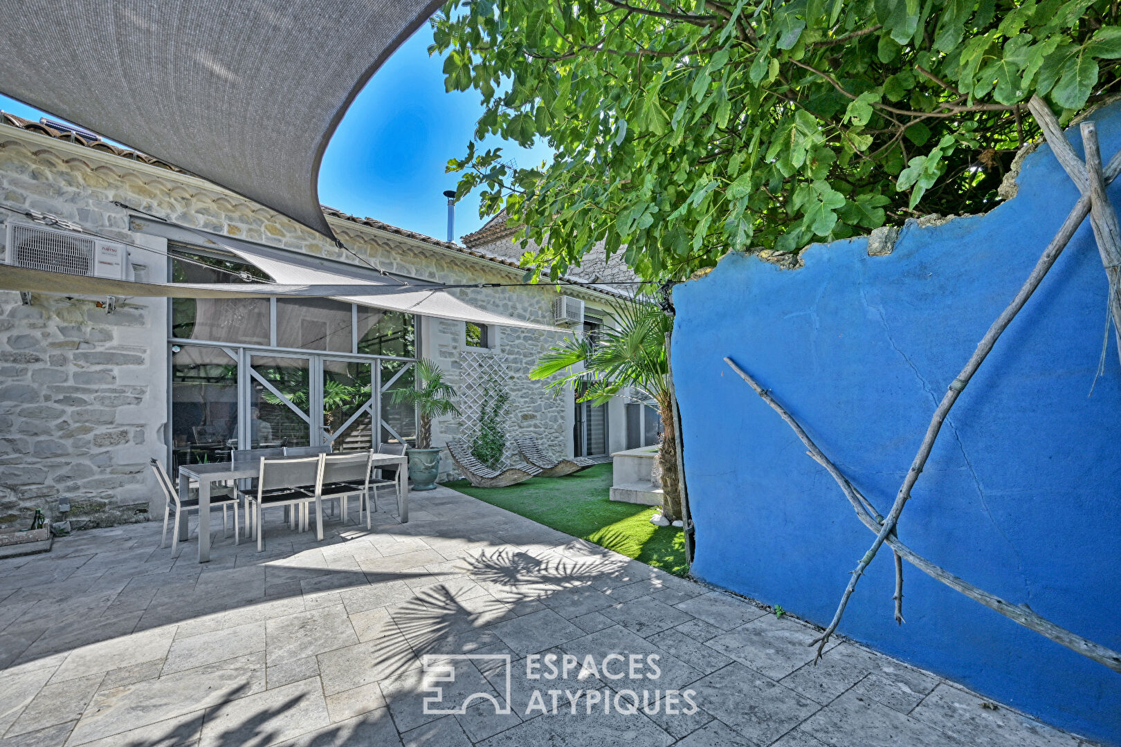 L’esprit Loft d’une ancienne grange réinventée avec piscine