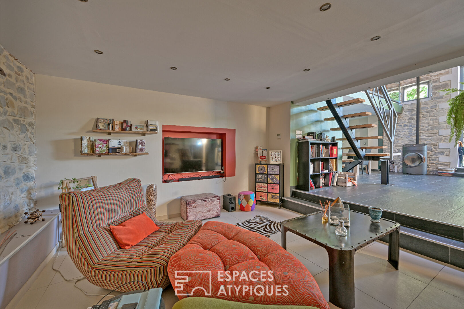 L’esprit Loft d’une ancienne grange réinventée avec piscine