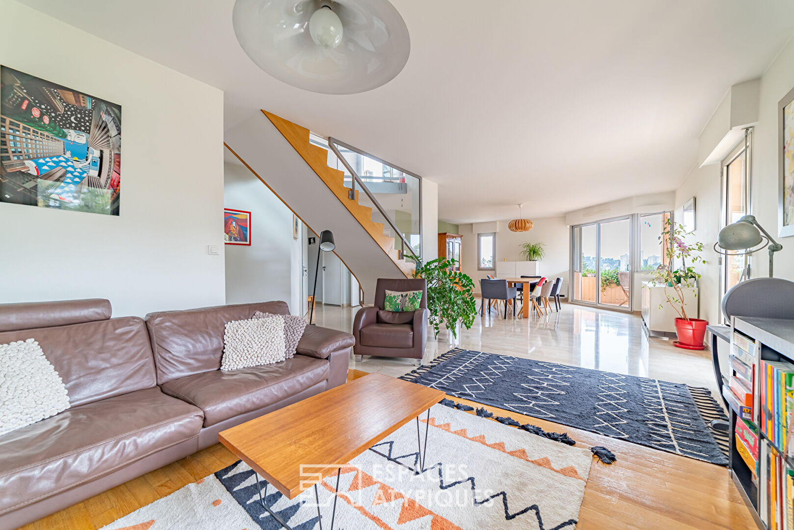 Contemporary duplex with terrace and dominant view