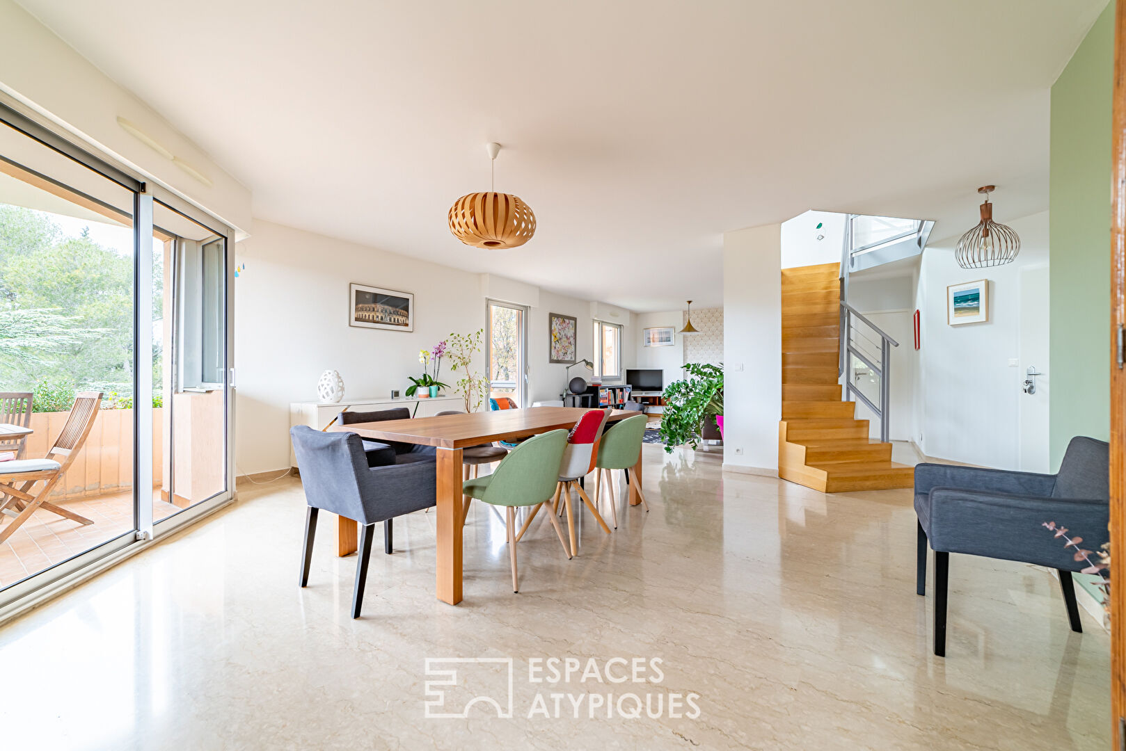 Contemporary duplex with terrace and dominant view