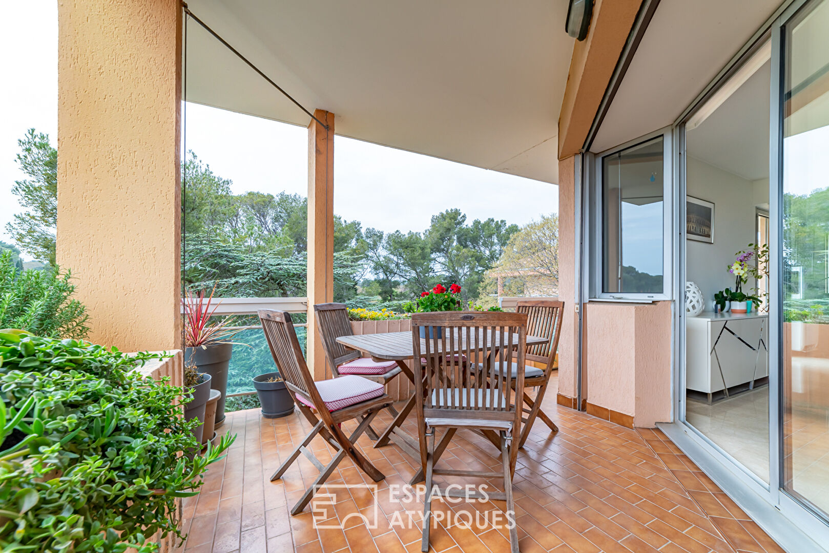 Contemporary duplex with terrace and dominant view