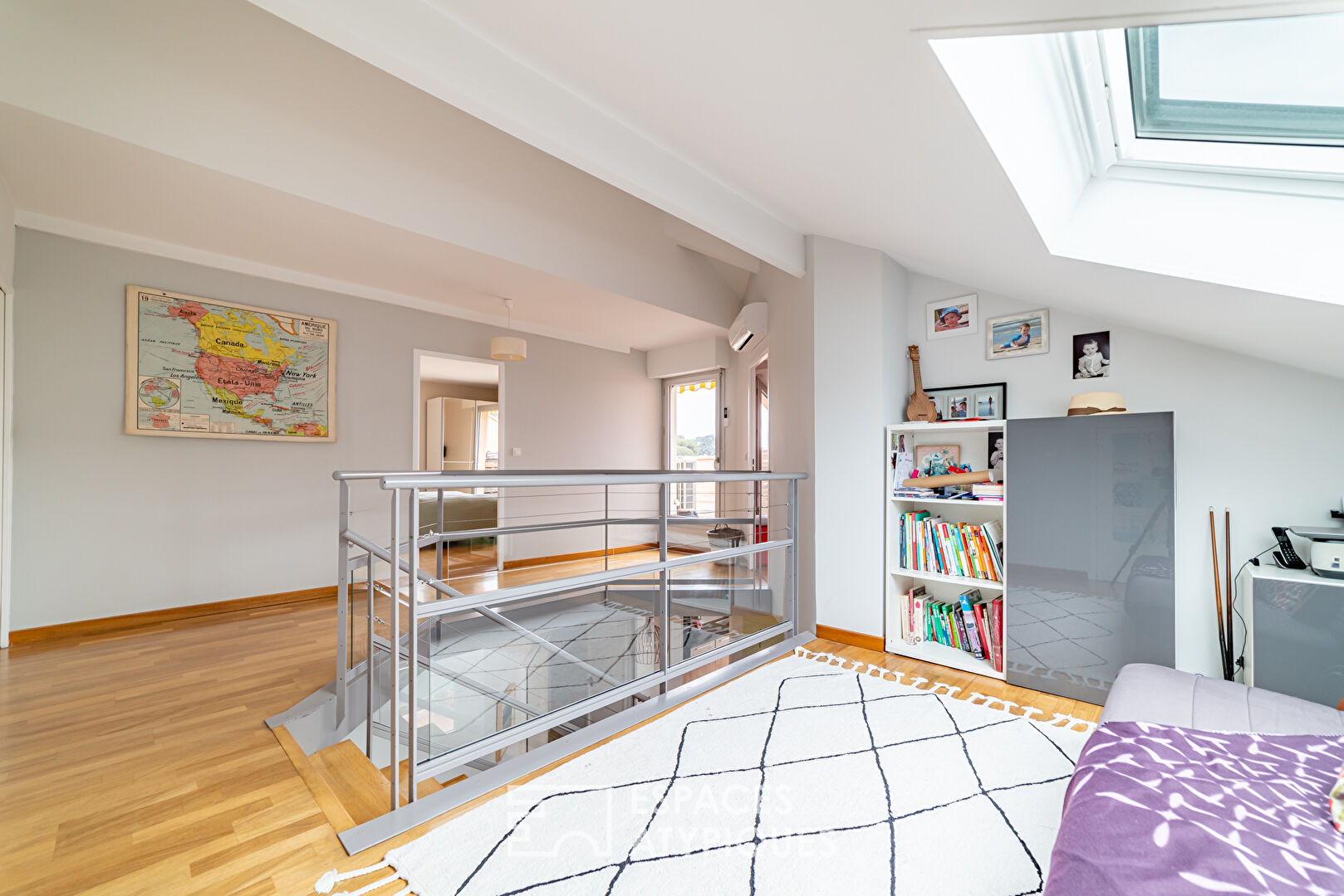 Contemporary duplex with terrace and dominant view
