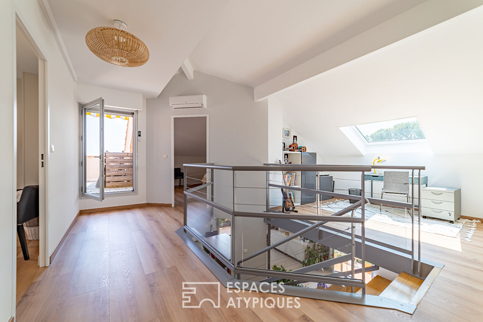 Contemporary duplex with terrace and dominant view
