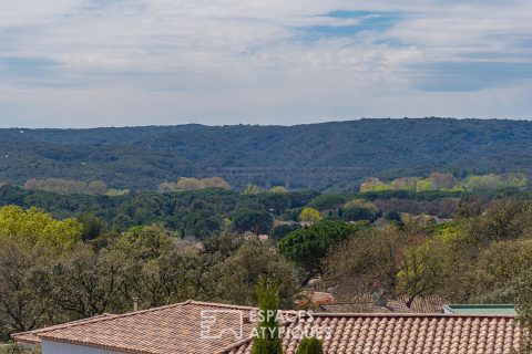 Bastide contemporaine avec piscine et vue