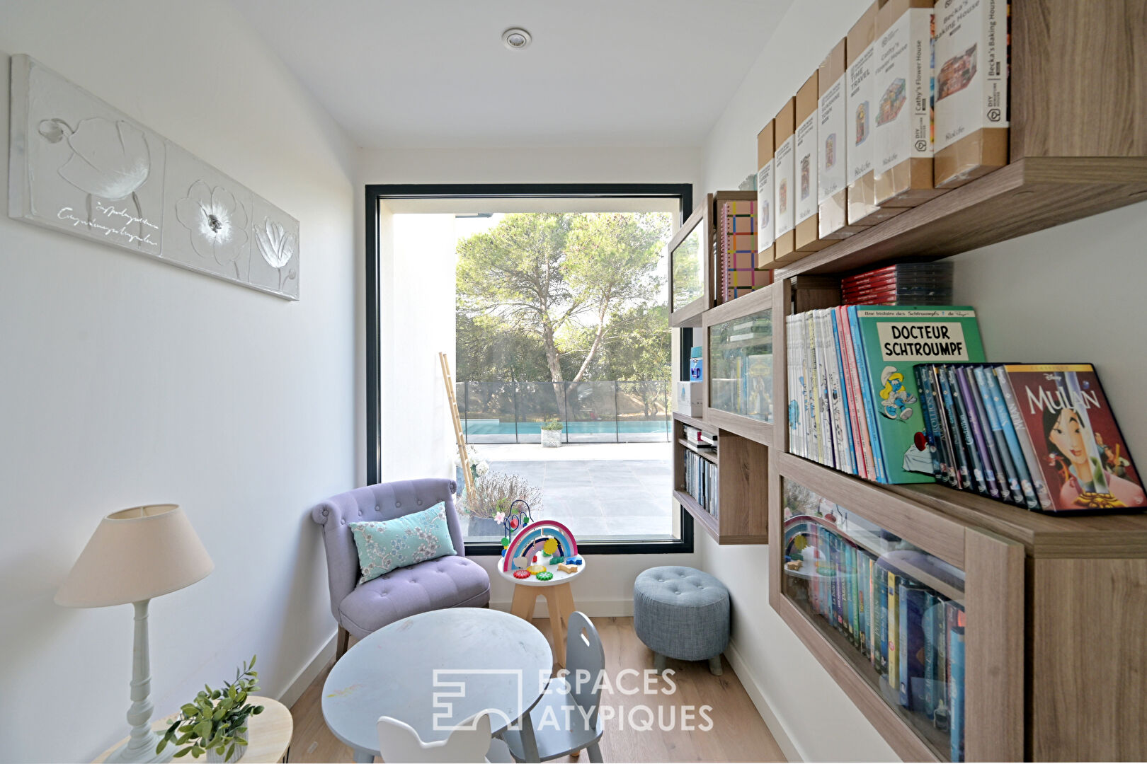 Villa contemporaine de plain-pied avec piscine à débordement – Collines Ouest