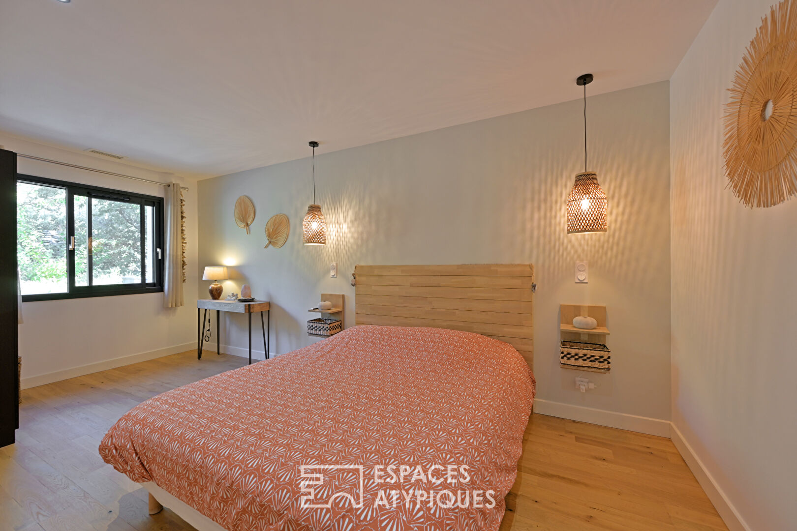 Maison contemporaine avec piscine et jardin paysagé, proche Uzès