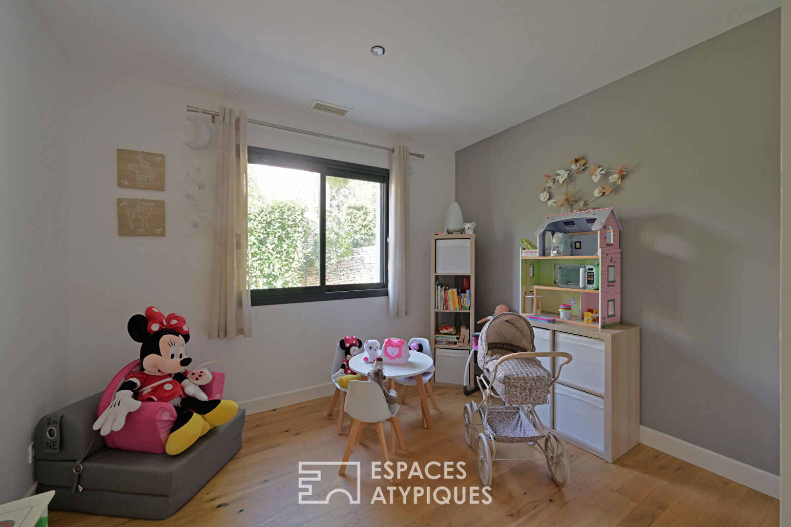 Maison contemporaine avec piscine et jardin paysagé, proche Uzès