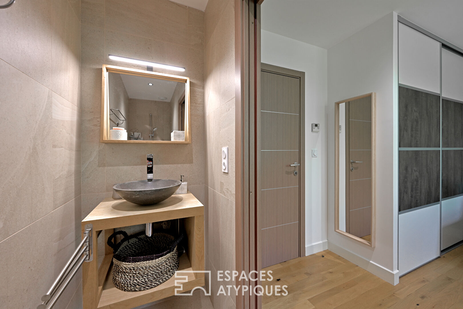 Maison contemporaine avec piscine et jardin paysagé, proche Uzès