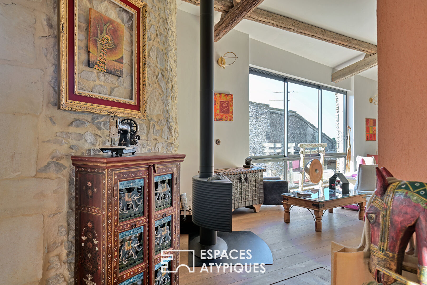 Esprit loft dans un ancien chai avec jardin et piscine à 20 min d&rsquo;Uzès