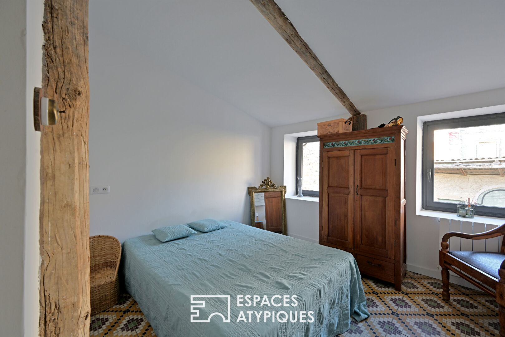 Esprit loft dans un ancien chai avec jardin et piscine à 20 min d&rsquo;Uzès