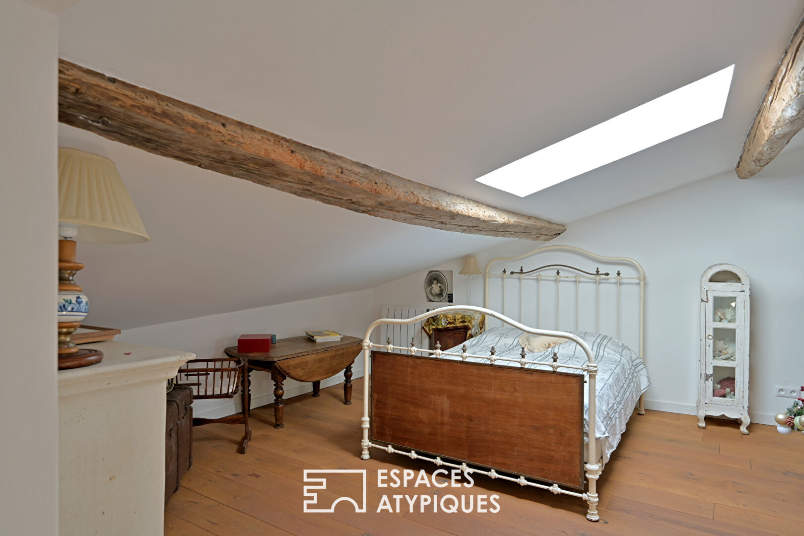 Esprit loft dans un ancien chai avec jardin et piscine à 20 min d&rsquo;Uzès
