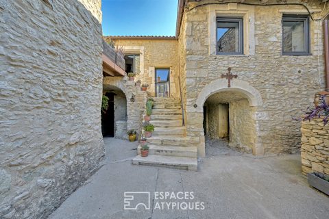 Esprit loft dans un ancien chai avec jardin et piscine à 20 min d’Uzès