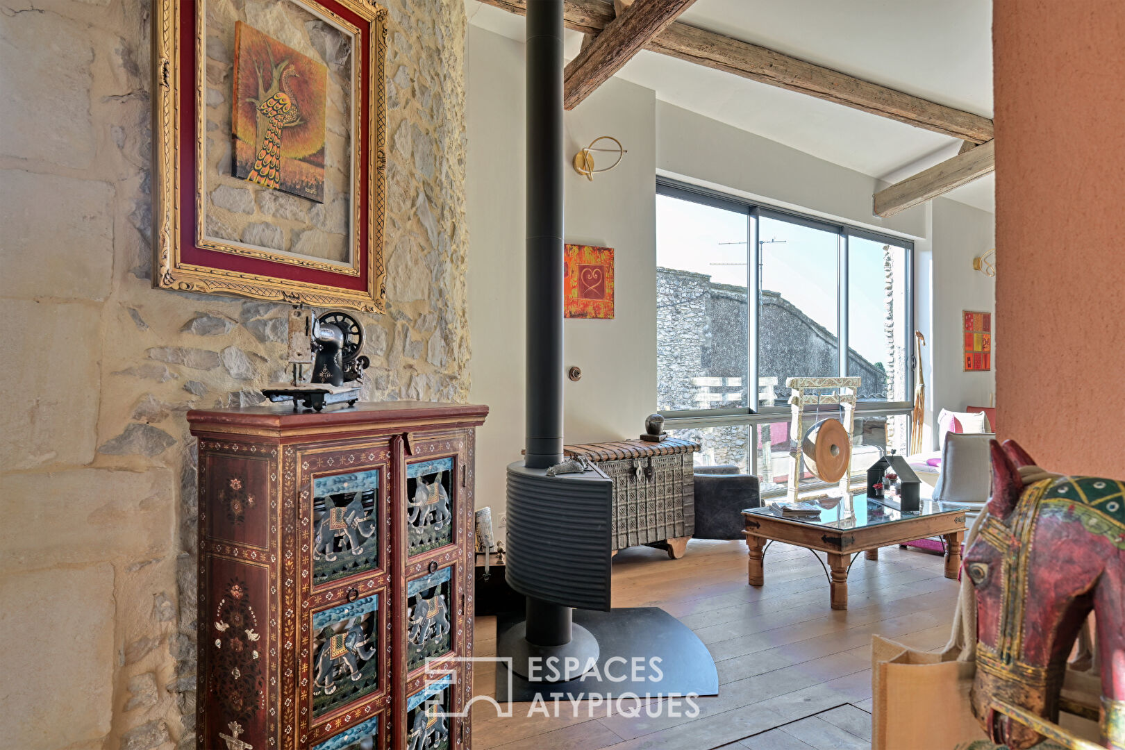 Esprit loft dans un ancien chai avec jardin et piscine à 20 min d’Uzès