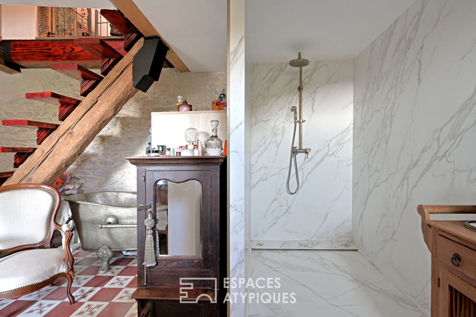 Esprit loft dans un ancien chai avec jardin et piscine à 20 min d’Uzès